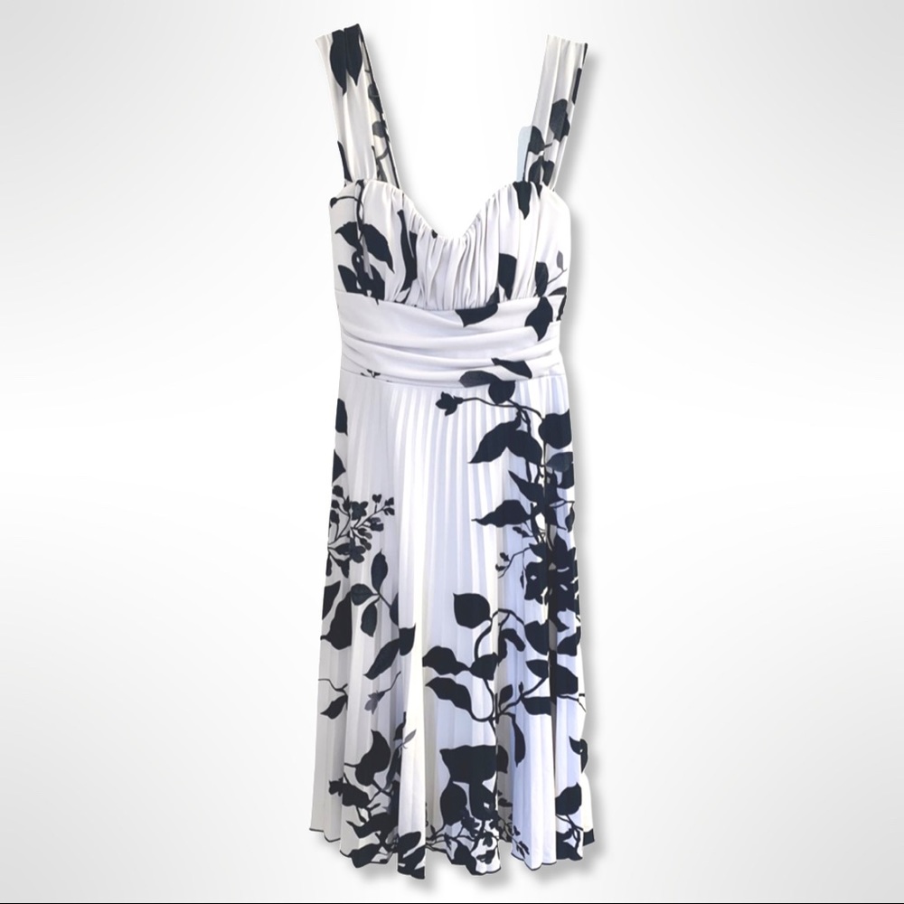 SPEECHLESS • Black and White Sleeveless Floral Dress